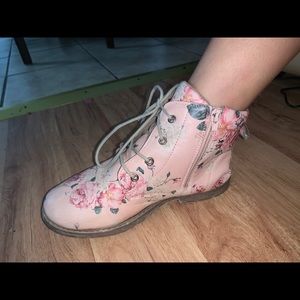 Girls size 4 ankle boots